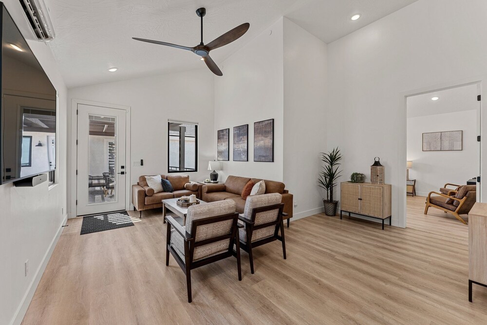 Desert Jewel With Private Gym And Pool 4 Bedroom Townhouse