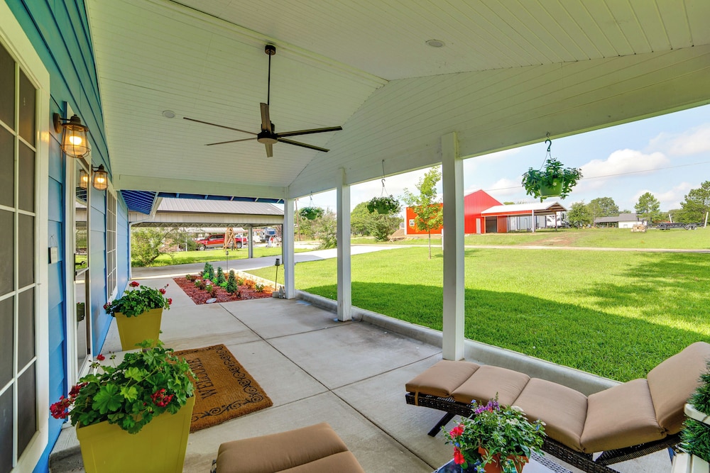 Lake Tawakoni Access + Hot Tub - Wills Point Home!
