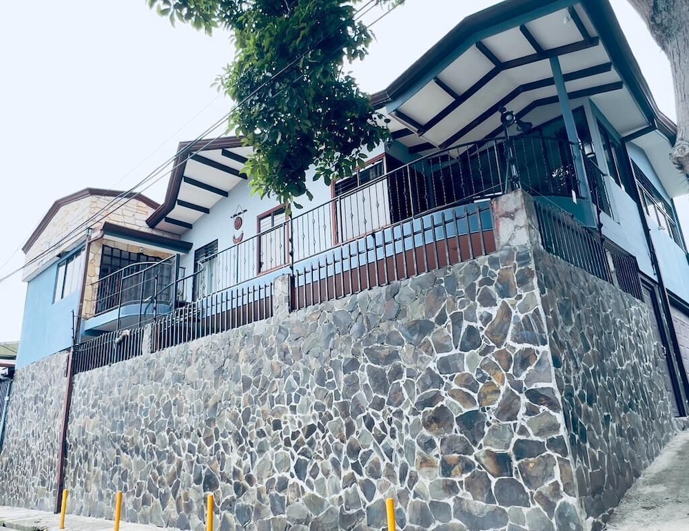CASA DEL ARBOL ESCAZU