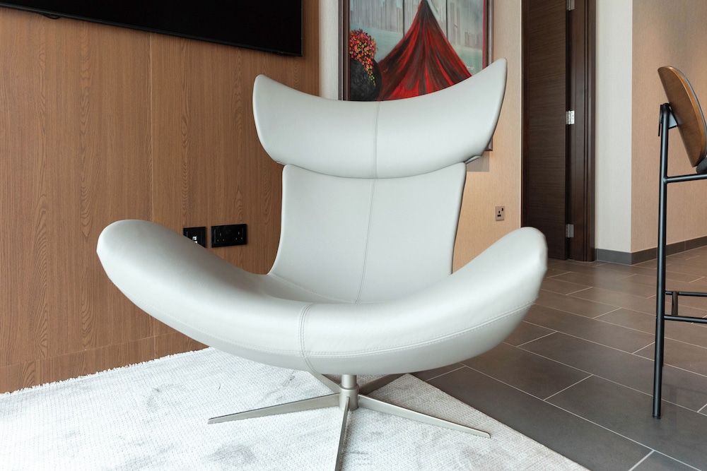 Luxury 1BR High-Floor Retreat