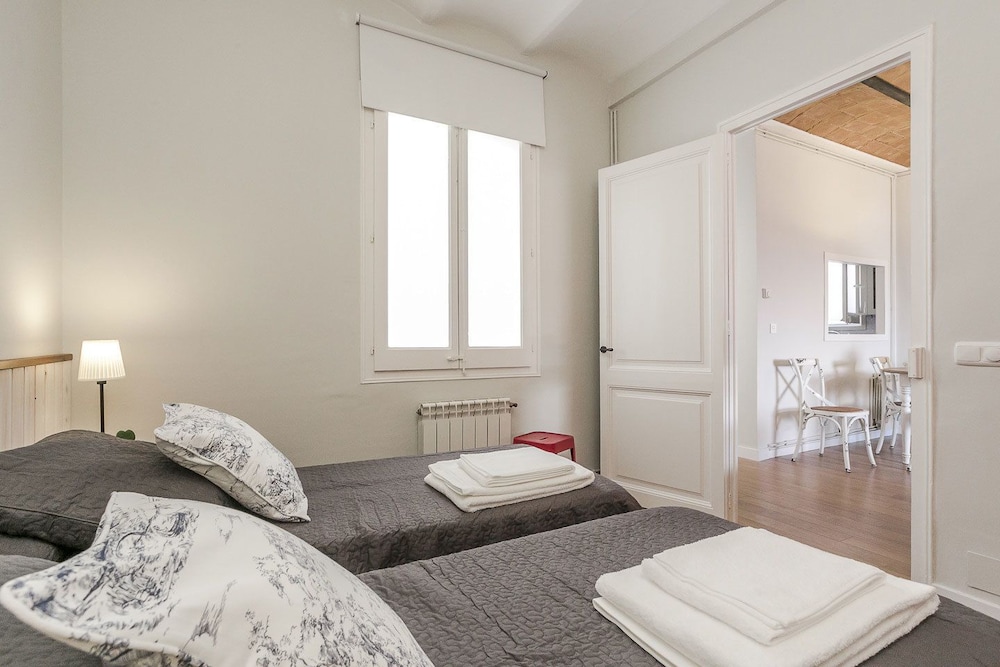 BCN Pau Claris Rocamora Apartments