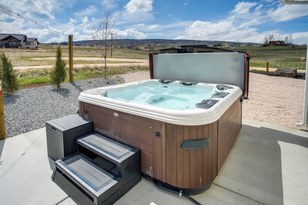 3 Mi to Bear Lake: Home w/ Hot Tub & Huge Patio!