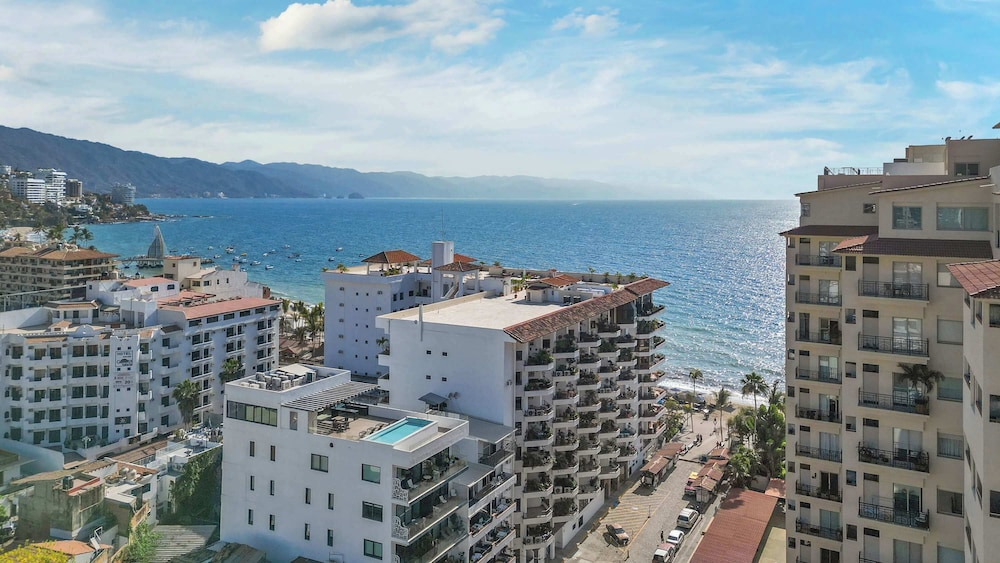 Ocean View 2Br Condo-balcony-beach-pool - 212