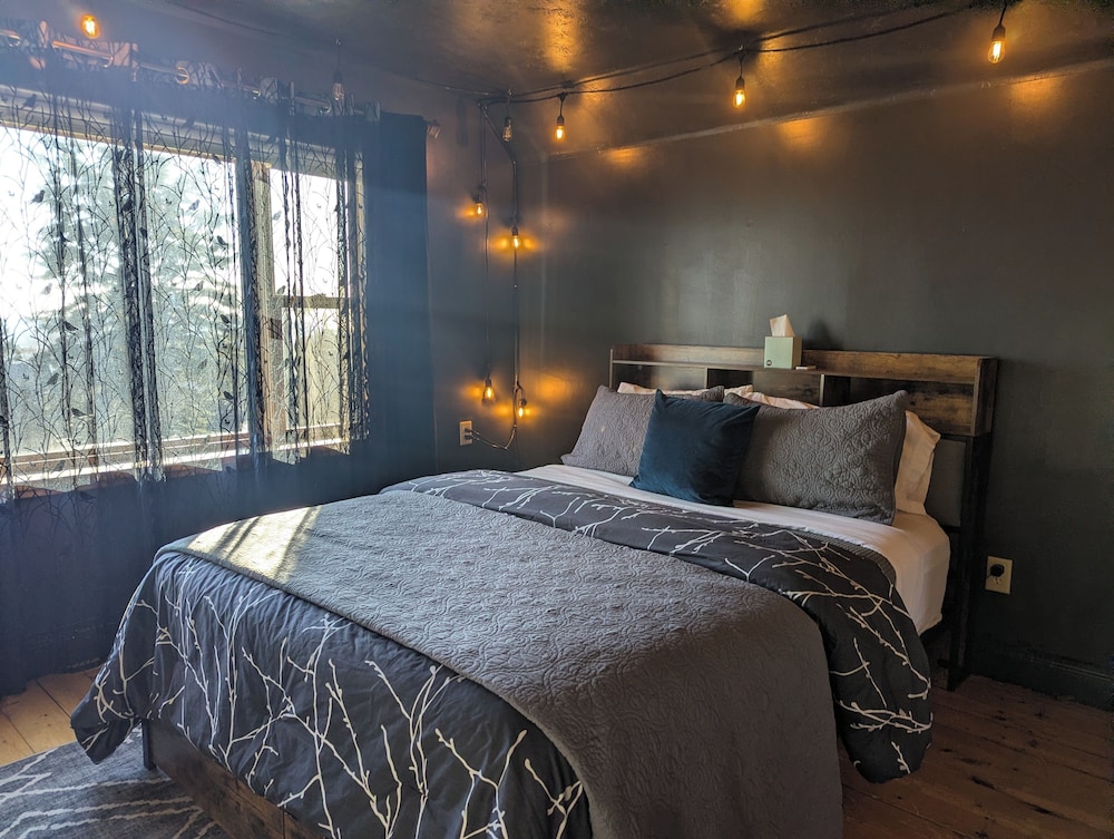 Feather Nest Inn