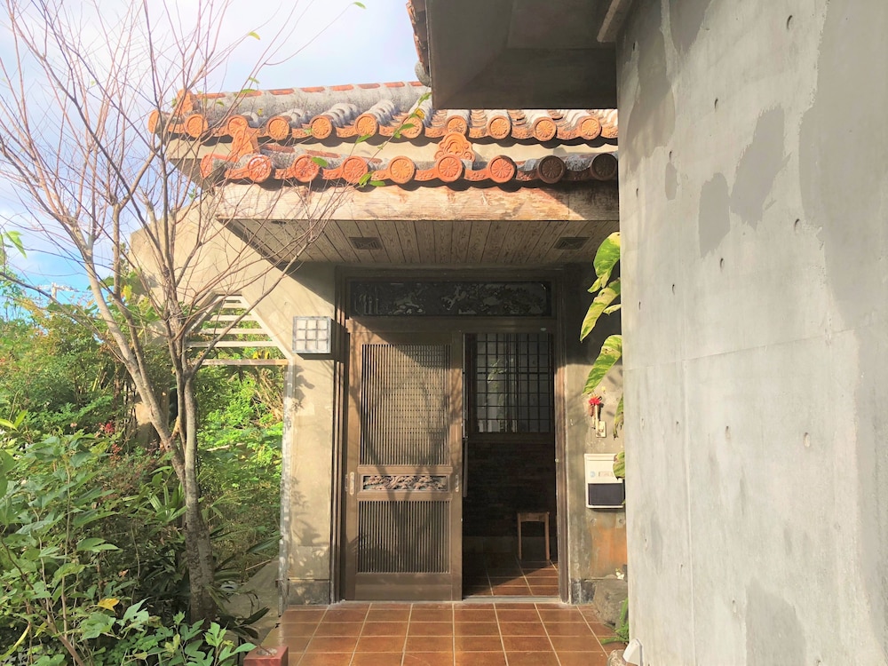 private hotel WALKERS NAKIJIN