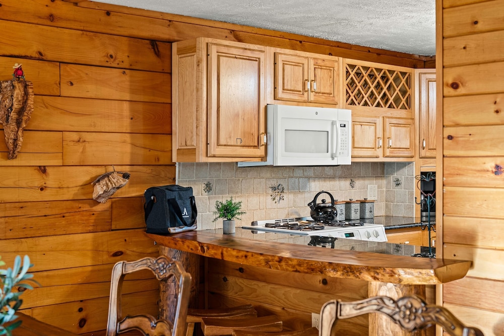 Deer Haven Cabin by Avantstay Waterfront Dock Firepit