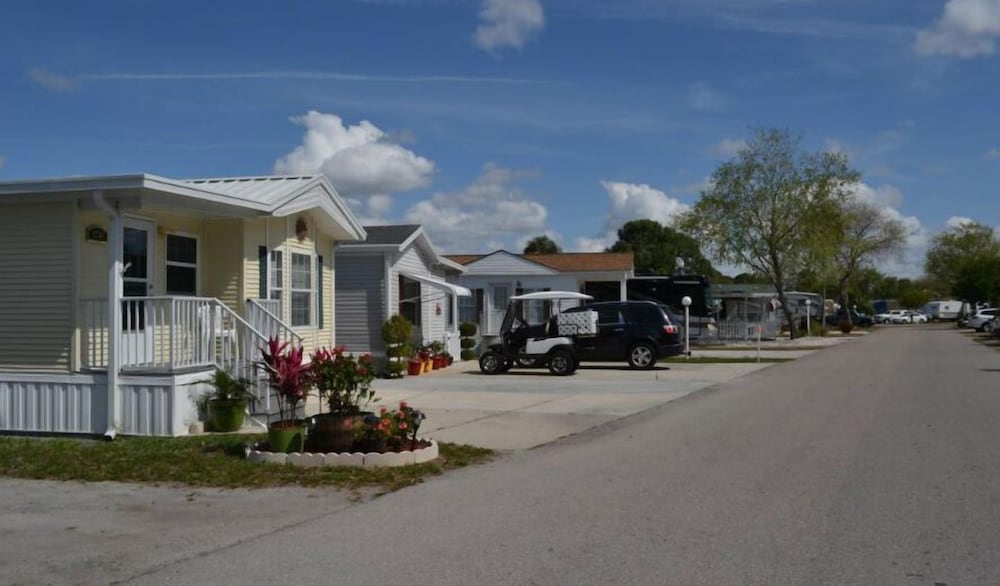 Winter Quarters Encore Manatee RV Resort
