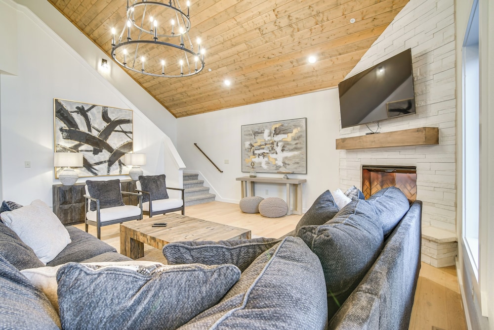 Fireplace + Lake Access: Waterfront Branson Escape