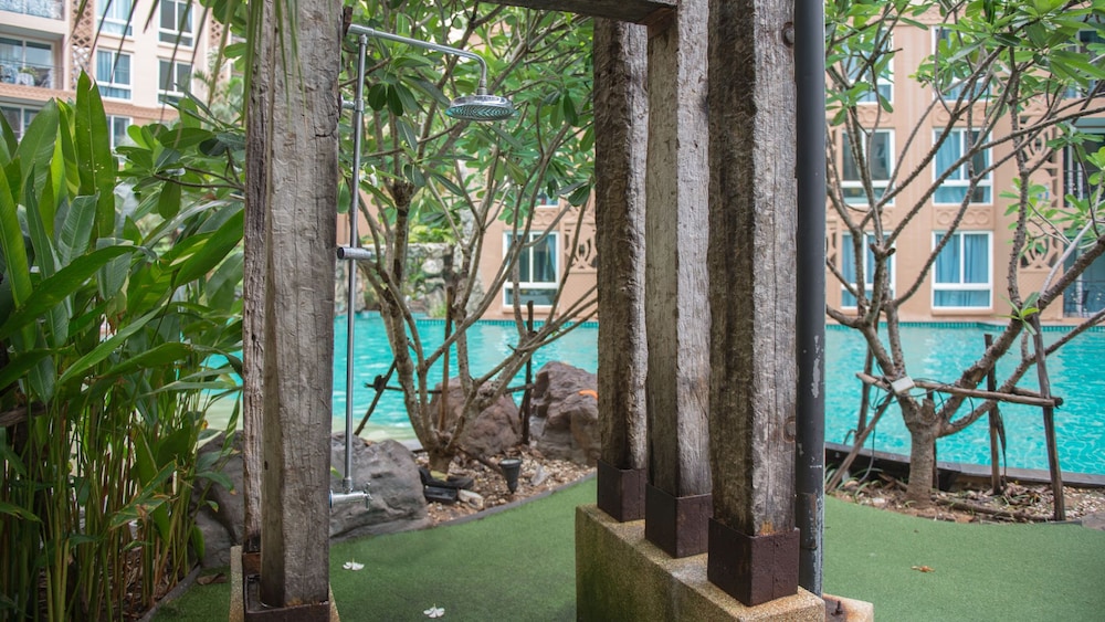 Atlantis Condo Resort Pattaya by Vichairat