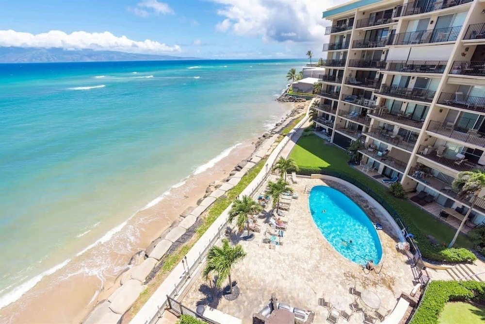 Luxurious Oceanfront 20-foot Panoramic Ocean View