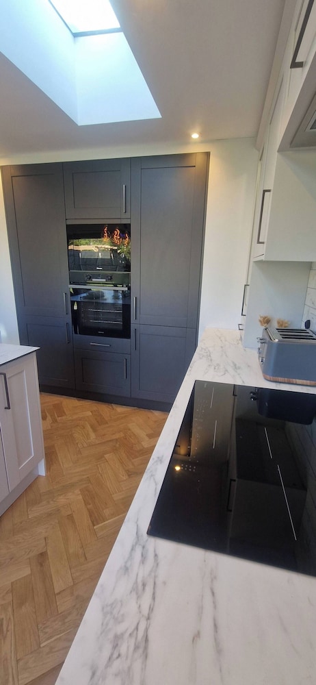 Newly Refurbished Bungalow- Large Garden- Parking
