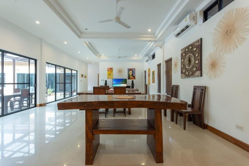 Private Villa Jacuzzi Great Area V170