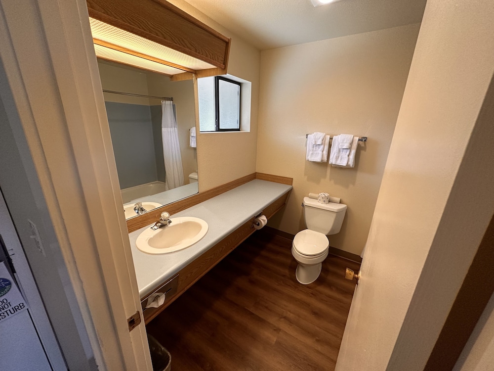 Astoria Crest Motel