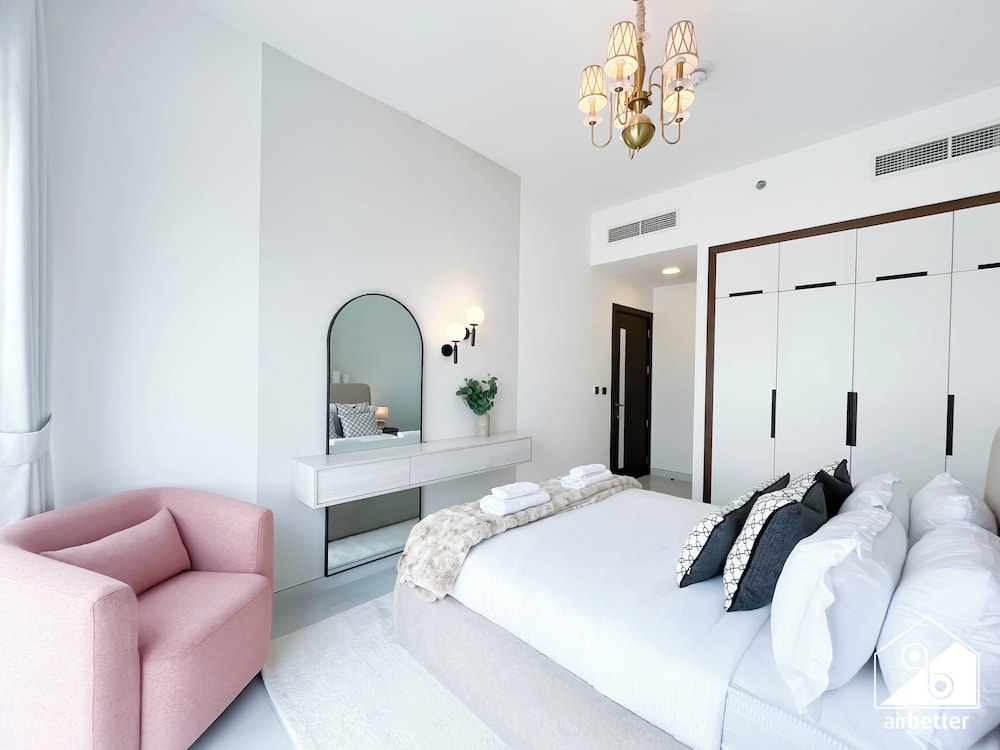 Bright 2bed Family Home: Pool, Gym & Kids Play