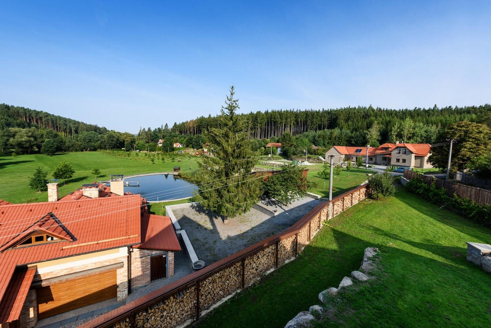 Villa in Varvazov With Garden and Barbecue