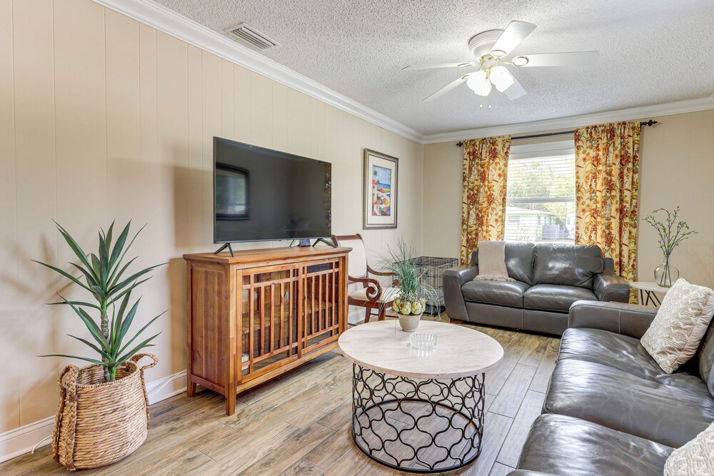 Family Home 5 Mi to Riverwalk & Jaguars Games!