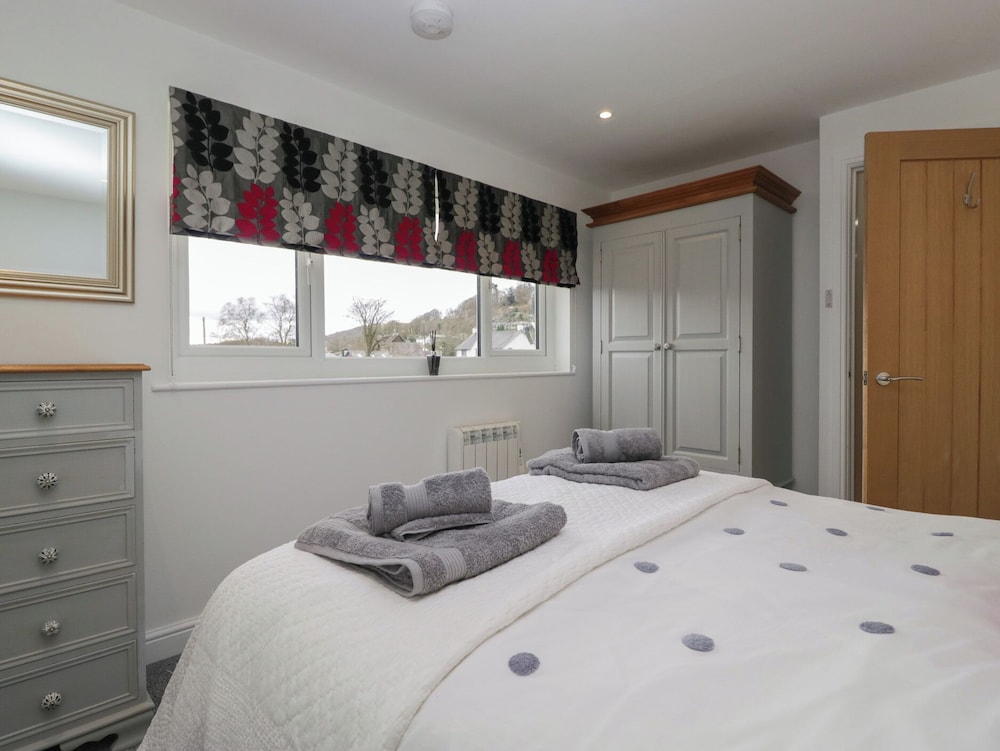 Yewdale View Apartment