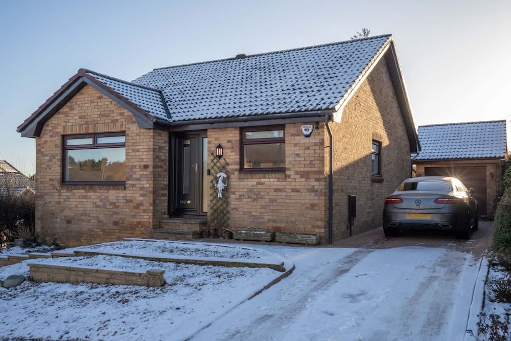 Comfy 3 Bed House - Free Parking