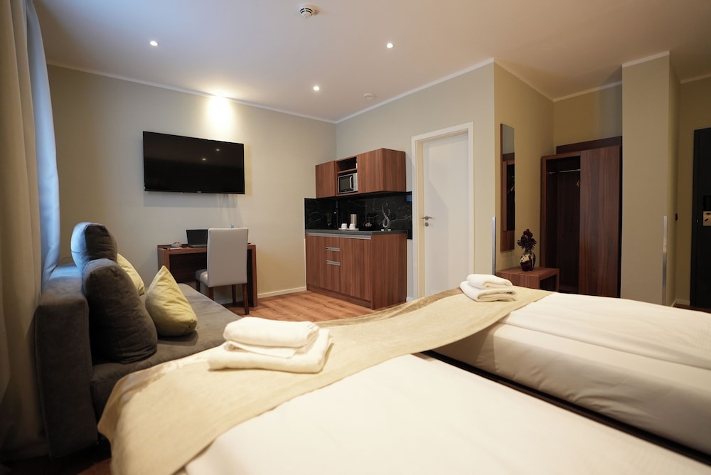Frankfurt Vacations - Hotel Attache - Property Image 1