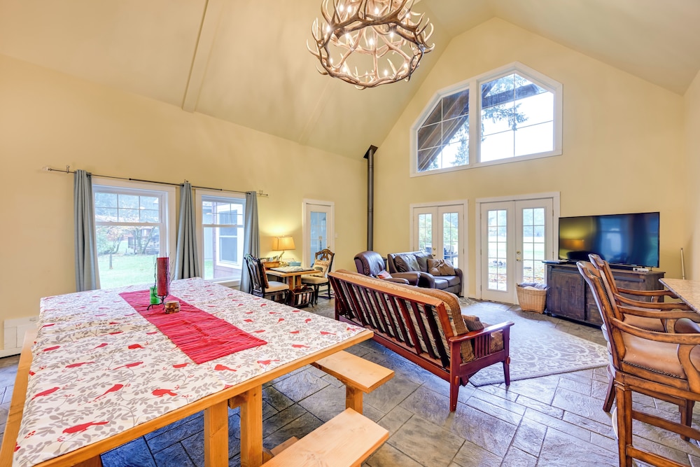 Ski, Fish & Explore: Packwood Home w/ Sauna!