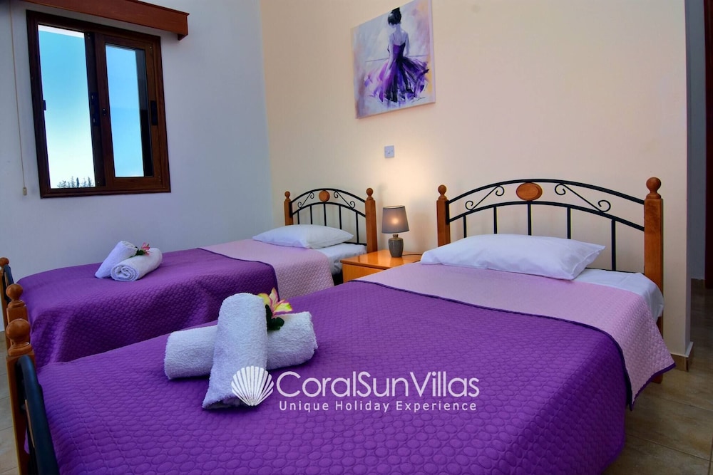 Family Villa Short Walk To Coral Bay Strip 5 Min and Pub, Shops etc