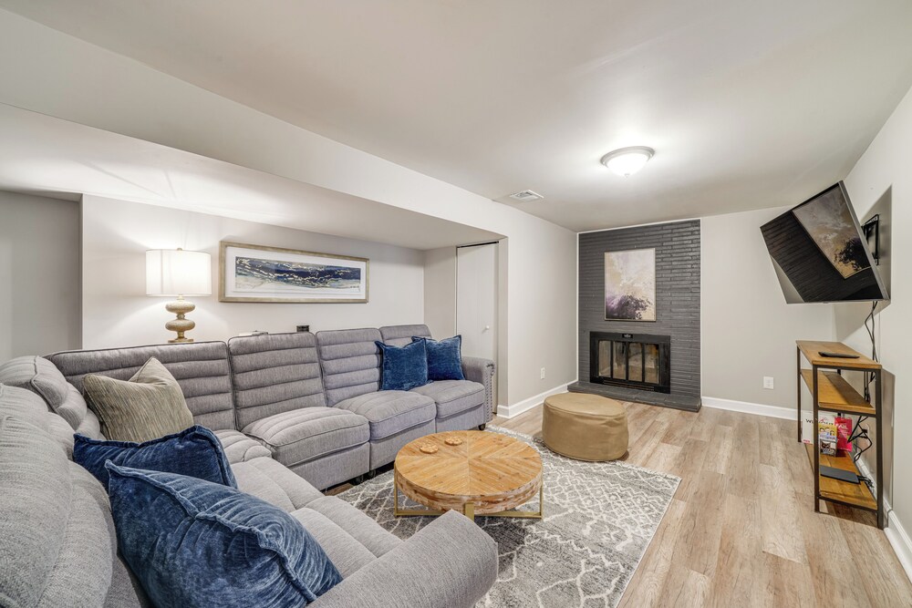 4 Mi to Churchill Downs: Updated Retreat w/ Deck!