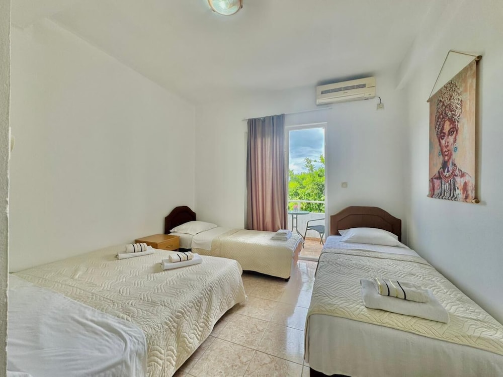 B&M Holiday Rooms