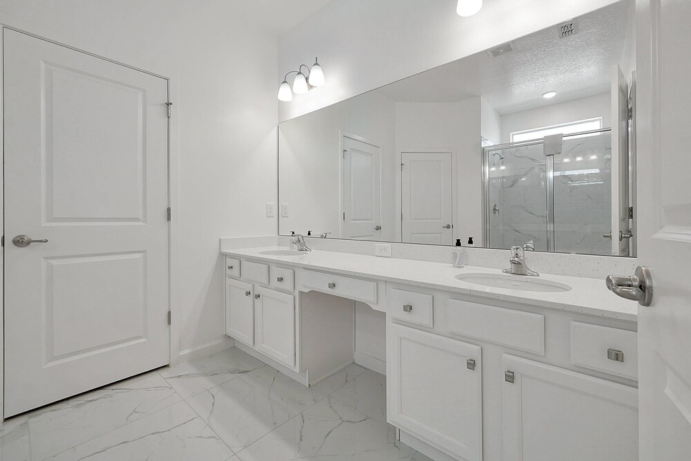 Luxury and Sophisticated 15 BR Ensuite
