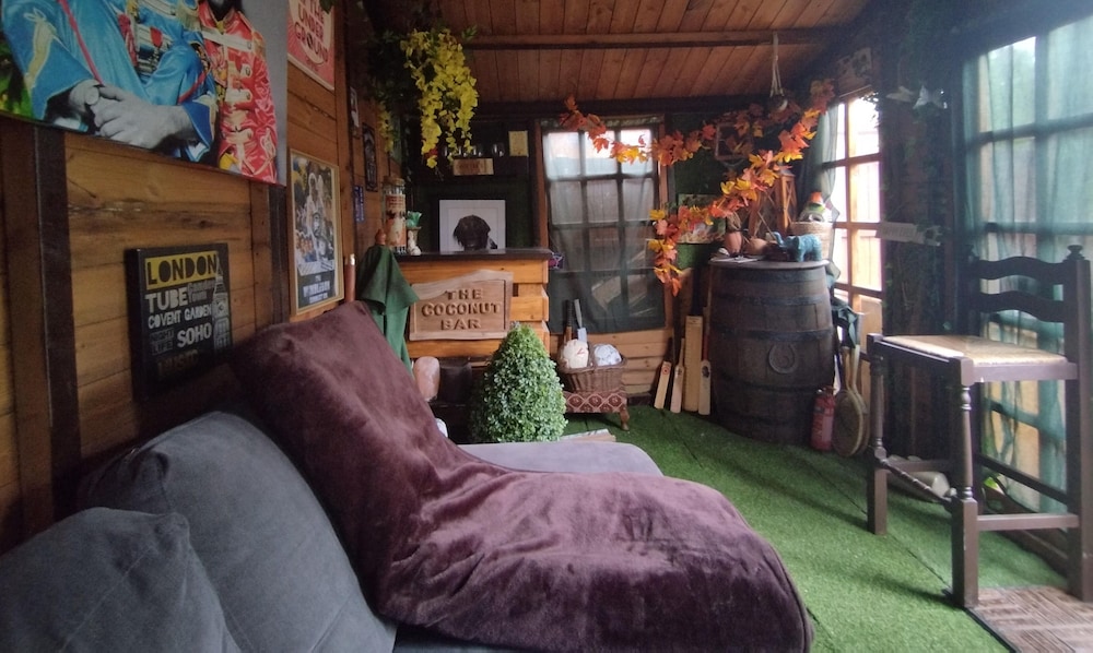 Vc - Cottage In The City