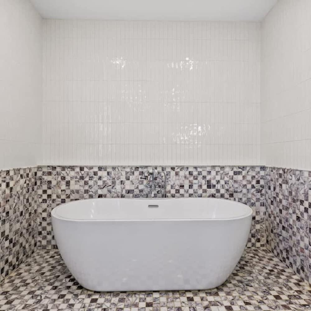 Riverside by Rove Travel 7BR Modern Townhouse