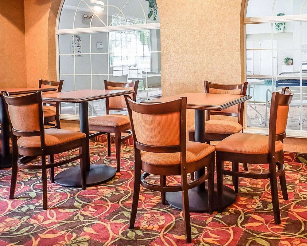 Roswell Vacations - Quality Inn  Suites - Property Image 6