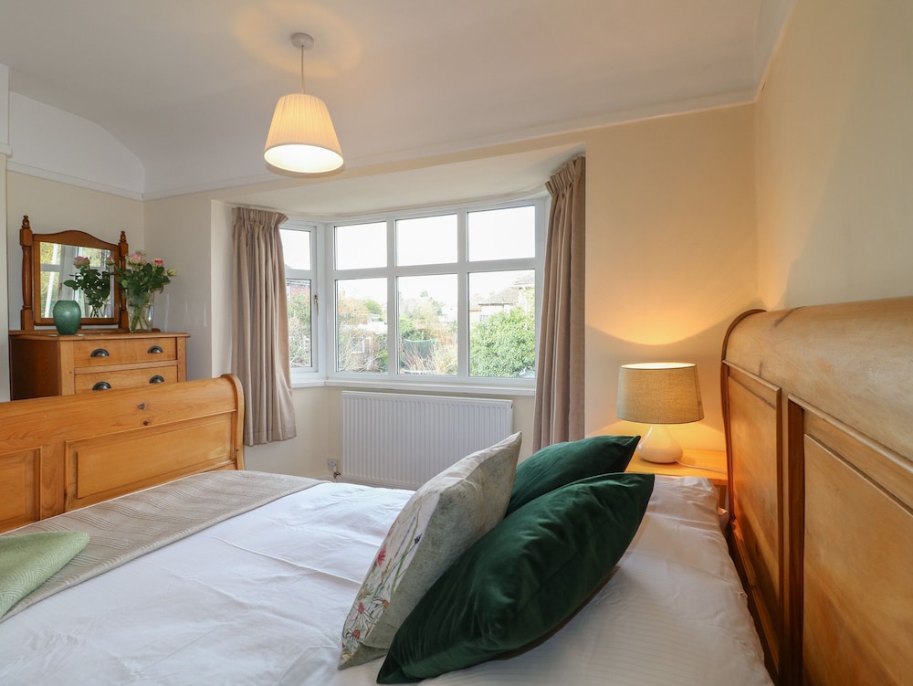 2 Gladstone Avenue