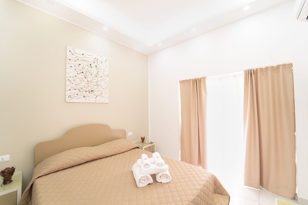 P.C. BOUTIQUE SEA VIEW NAPOLI CENTRO by ClaPa Group Dislocated Hospitality