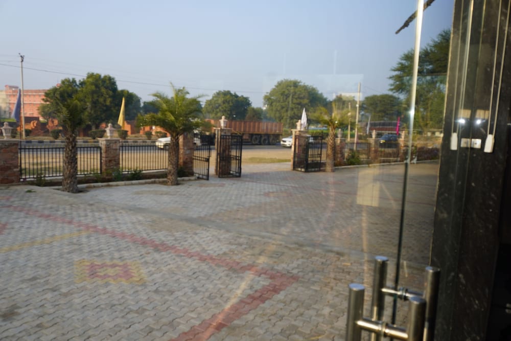 Eco Fort Resort