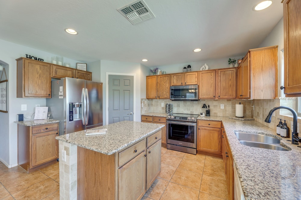 Mtn-view Getaway w/ Outdoor Oasis in Gold Canyon