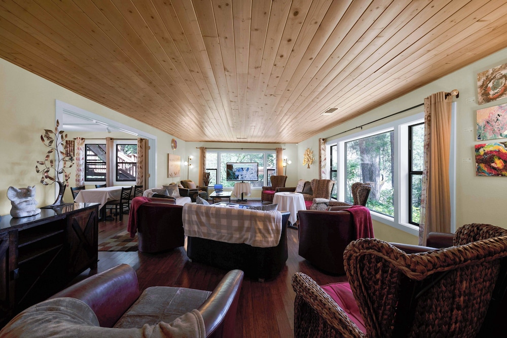 The Inn at Shasta Lake