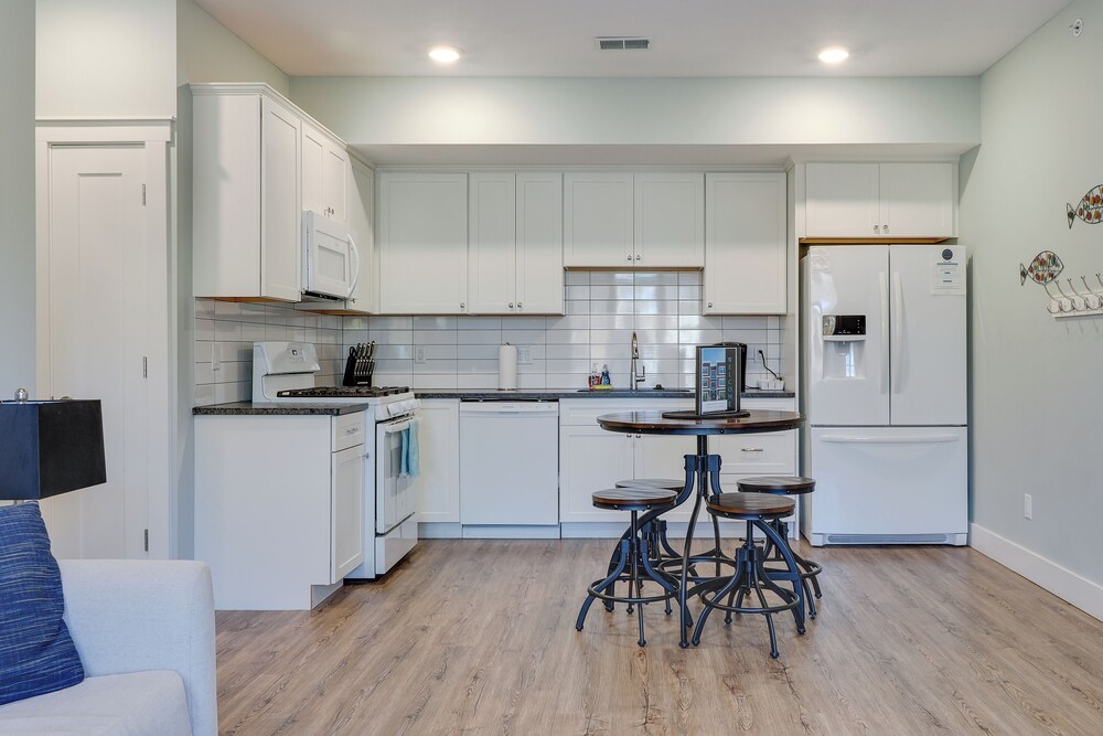 Walk to Front St! Traverse City Condo Near Skiing