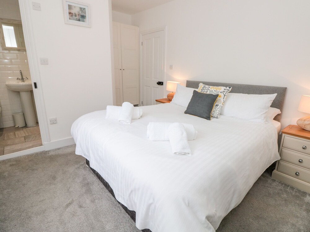 Apartment 1 @ 22 Foss Street view 2