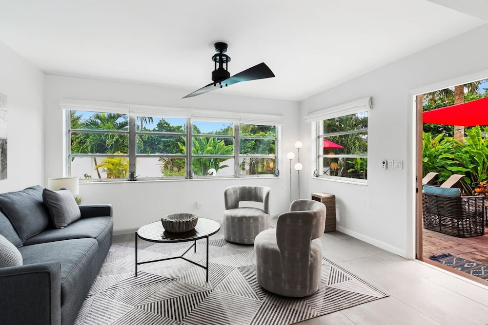 Oasis Backyard With Heated Pool Oakland Park