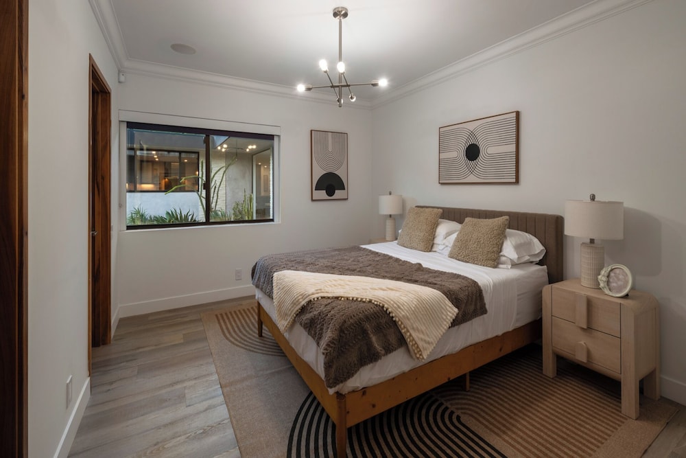 Valea Estate - Secluded Beverly Hills Retreat 1-acre Oasis