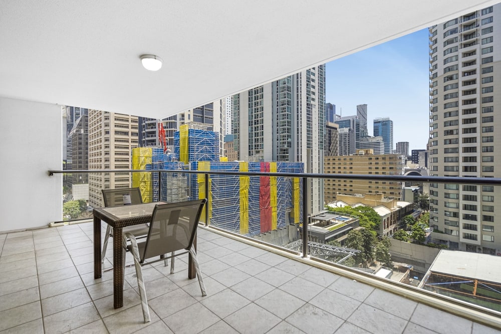 Stylish Brisbane Stay With Pool and Gym Access