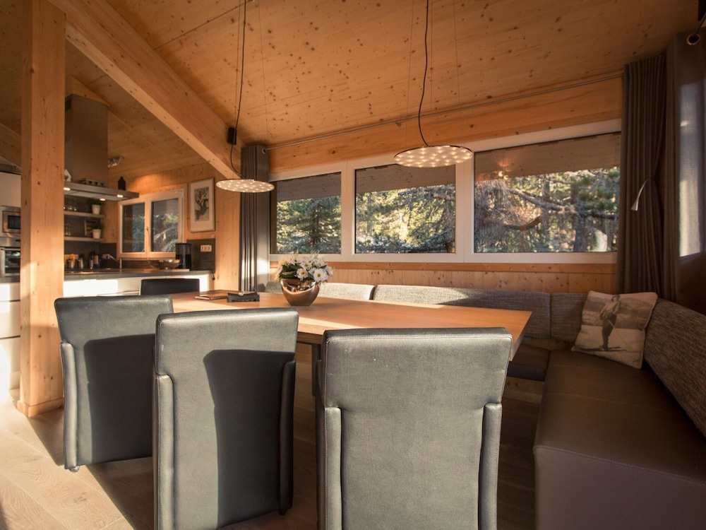 Modern Cottage With Whirlpool