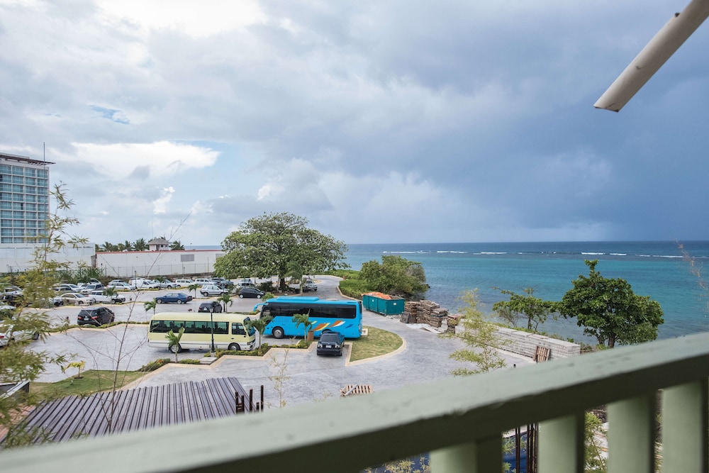 Ocean Rooms at Oceans Palm Resort
