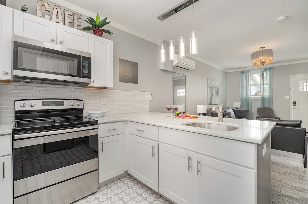 Lucent Pearl - Private Patio - Near Broadway