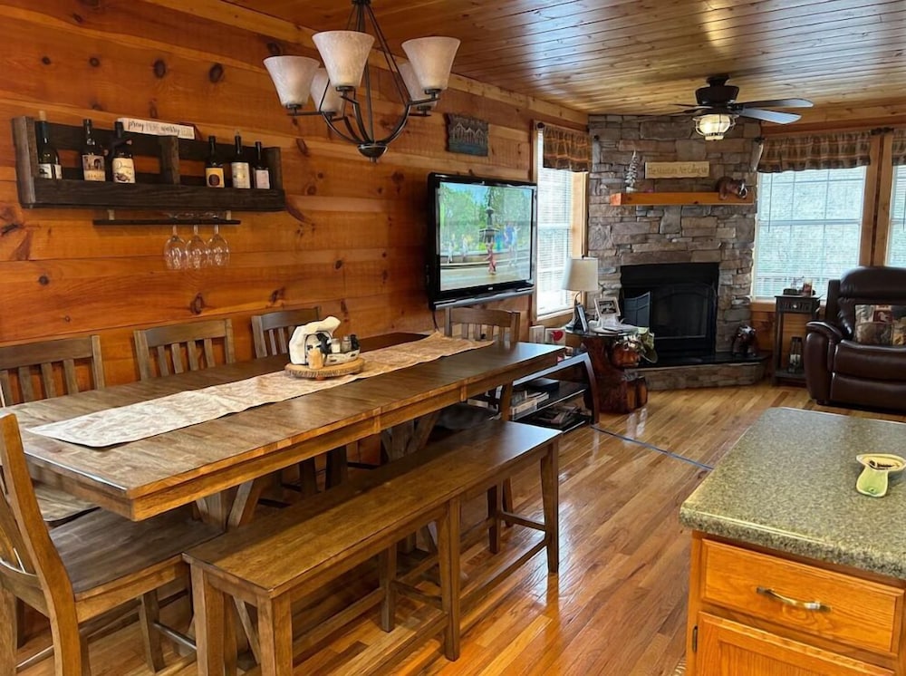Riverside Retreat 4 Bedroom Cabin