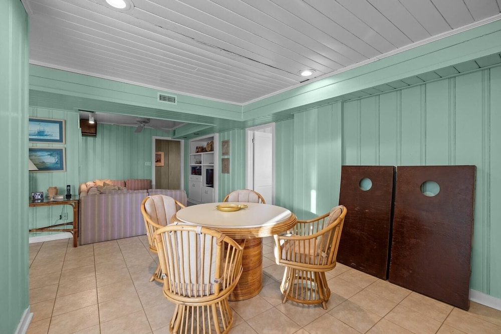 Taylor Cottage 5 Bedroom Home
