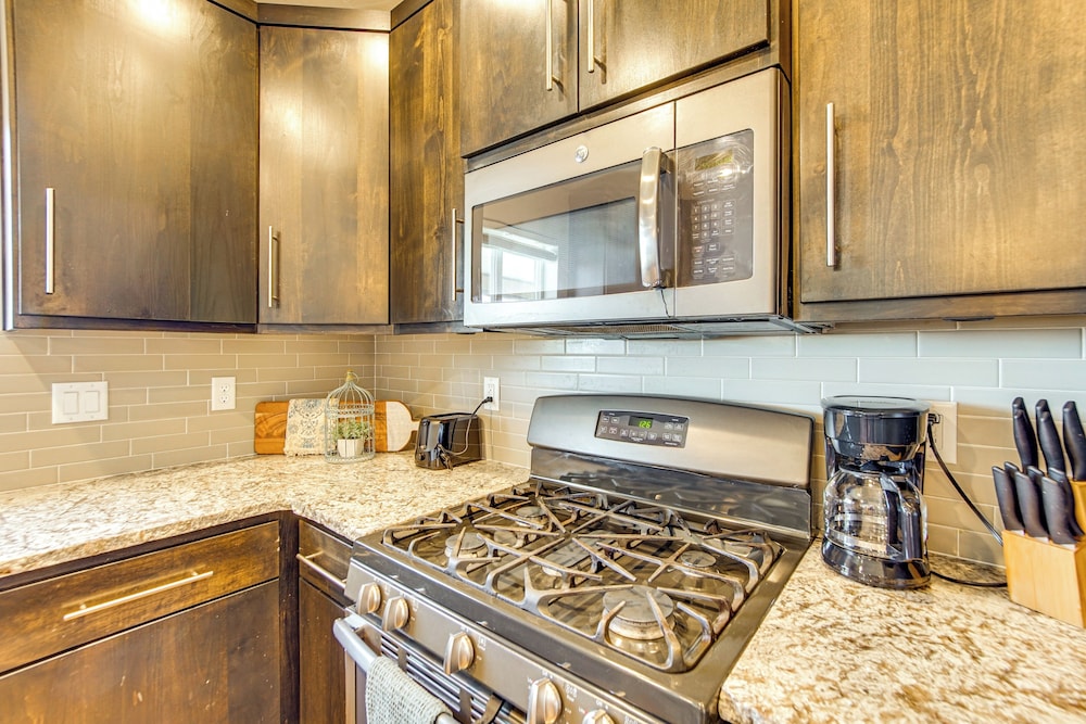 Panoramic Views: Spacious Home in Cedar City!