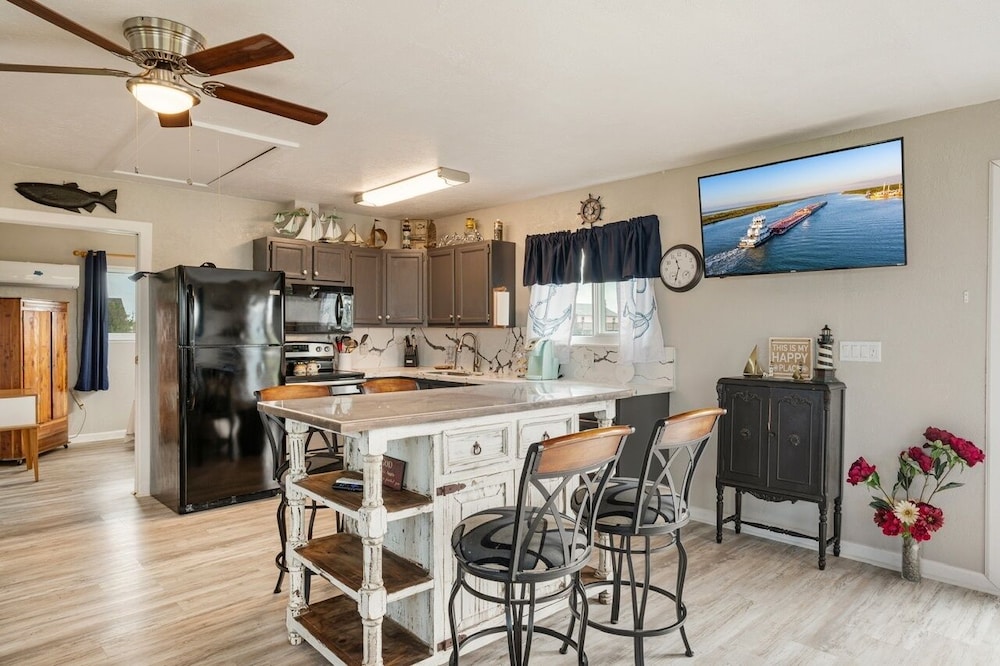 Lazy Lagoon 1 Bedroom Home