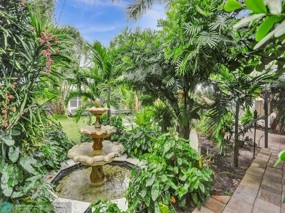 Buddha House 3BR 2BA Home -lush Backyard