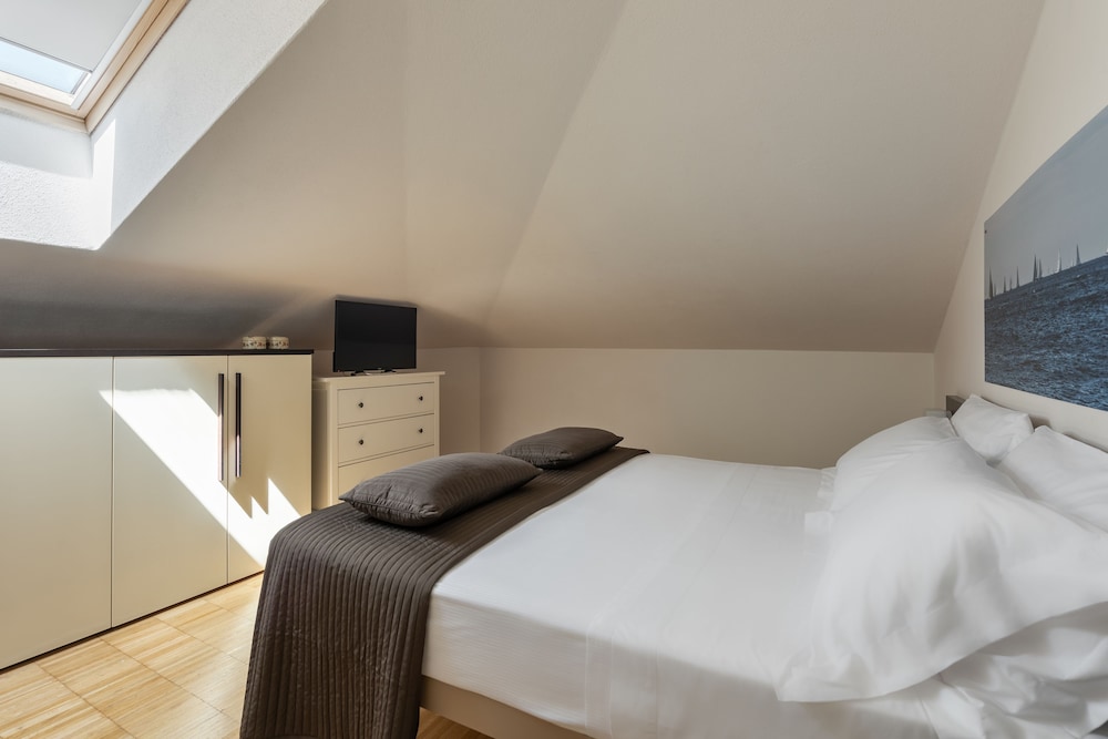 Vialeromadodici Rooms & Apartments